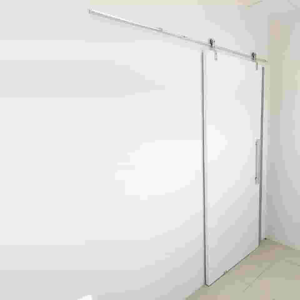 Porta Branca 1m + Kit De Correr 2m + Puxador Flat Brilhante