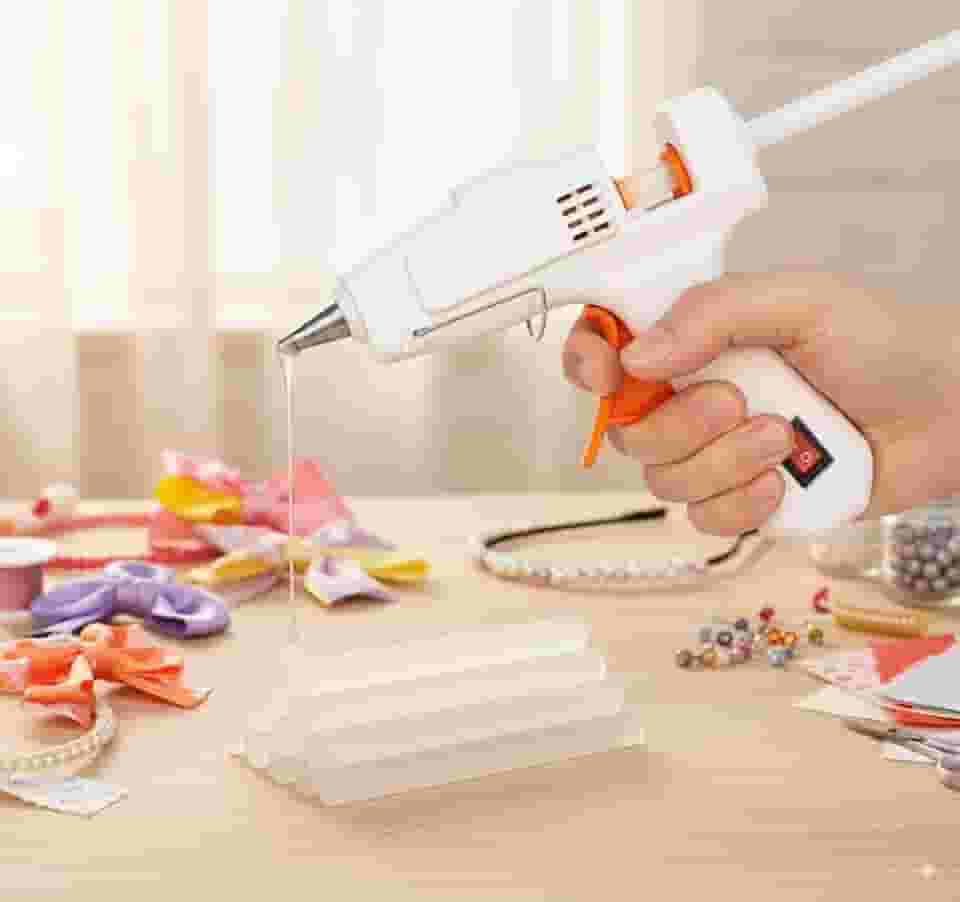 Pistola de Cola Quente Bico Fino com Botão Liga e Desliga Bivolt 20W Para bastão 7mm Fino