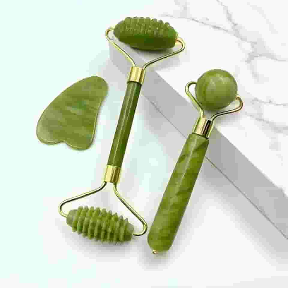 Rolo de jade e Gua Sha para rosto - kit 3 em 1 com ferramenta massageadora facial, rolo de cuidados com a pele para rugas e levantamento, melhora o inchaço