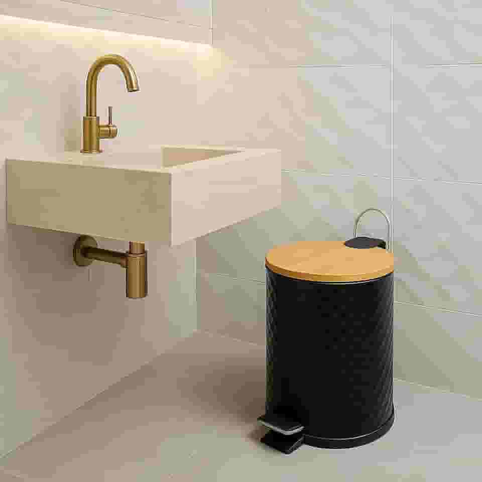 Lixeira com Pedal, 5 litros, Branca e Preta com Tampa de Bambu, Design Moderno Redonda com Amortecedor, com Pedal para Banheiro Cozinha Escritório (PRETA 3D)