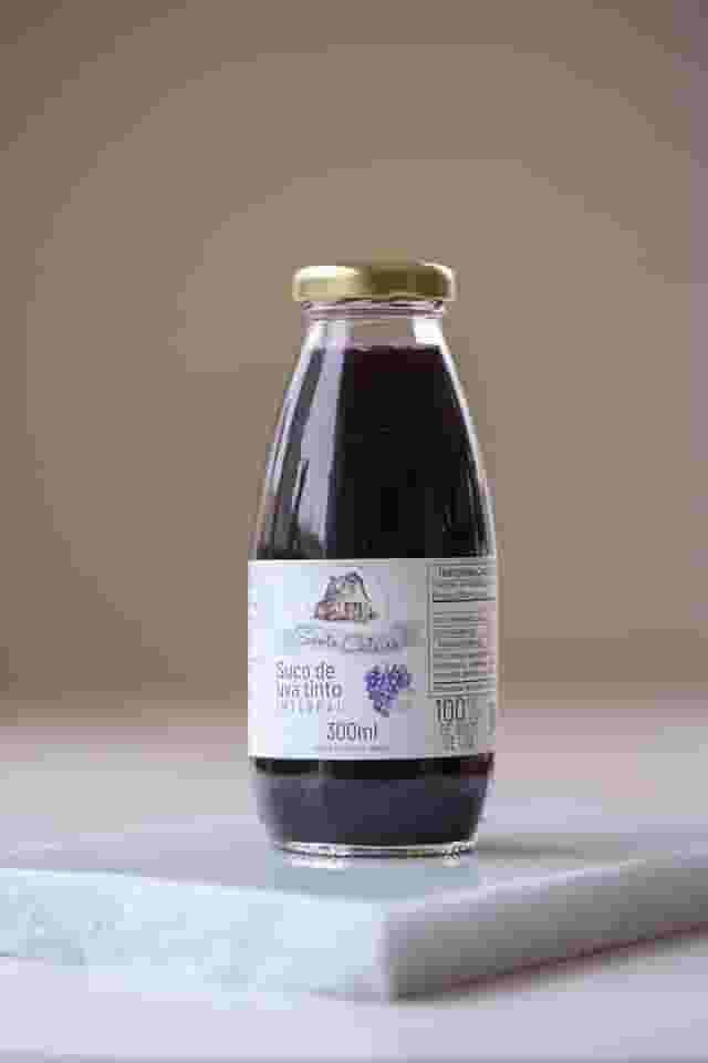 Kit com 12 Garrafas – Suco de Uva Tinto Integral 300ml Santo Celeiro – 100% Natural, Sem Açúcar, Sem Conservantes