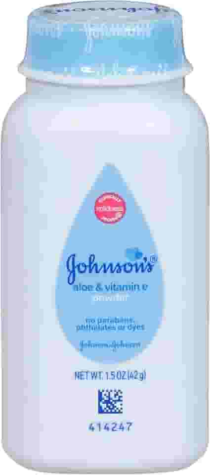 Johnson's Baby Pó para bebê de amido de milho naturalmente derivado com Aloe e vitamina E para pele delicada, hipoalergênico e livre de parabenos, ftalatos e corantes para cuidados delicados com a