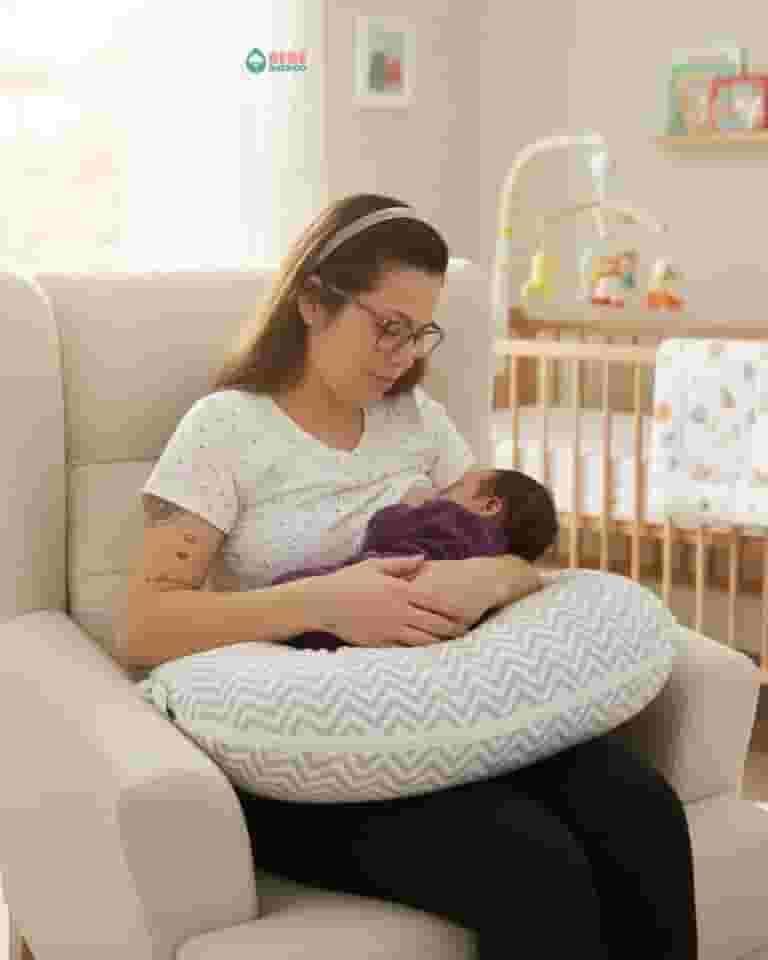 ALMOFADA DE AMAMENTAR CHEVRON CINZA - BEM FIRME!!!! BEBÊ QUERIDO