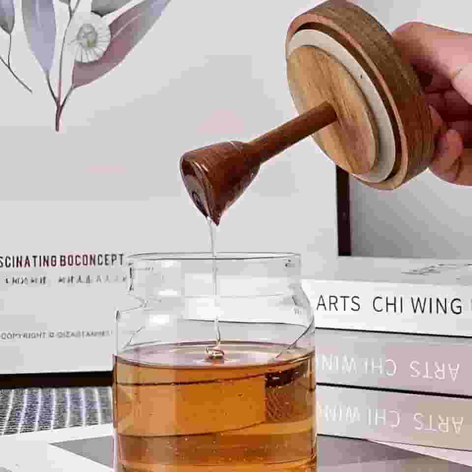 Meleira Porta Mel em Vidro com Tampa e Pegador em Madeira de Acácia Linha Premium Distribuição Polegatto Comércio