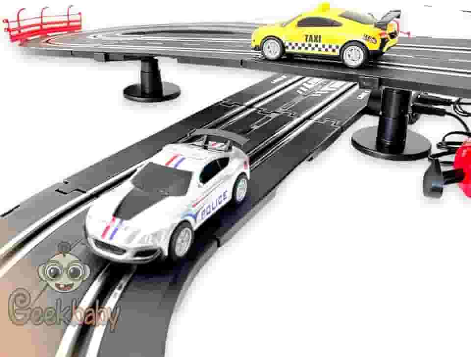 Auto Pista Turbo Run Circuito em Oito com 2 Carrinhos, DM Toys, DMT5892