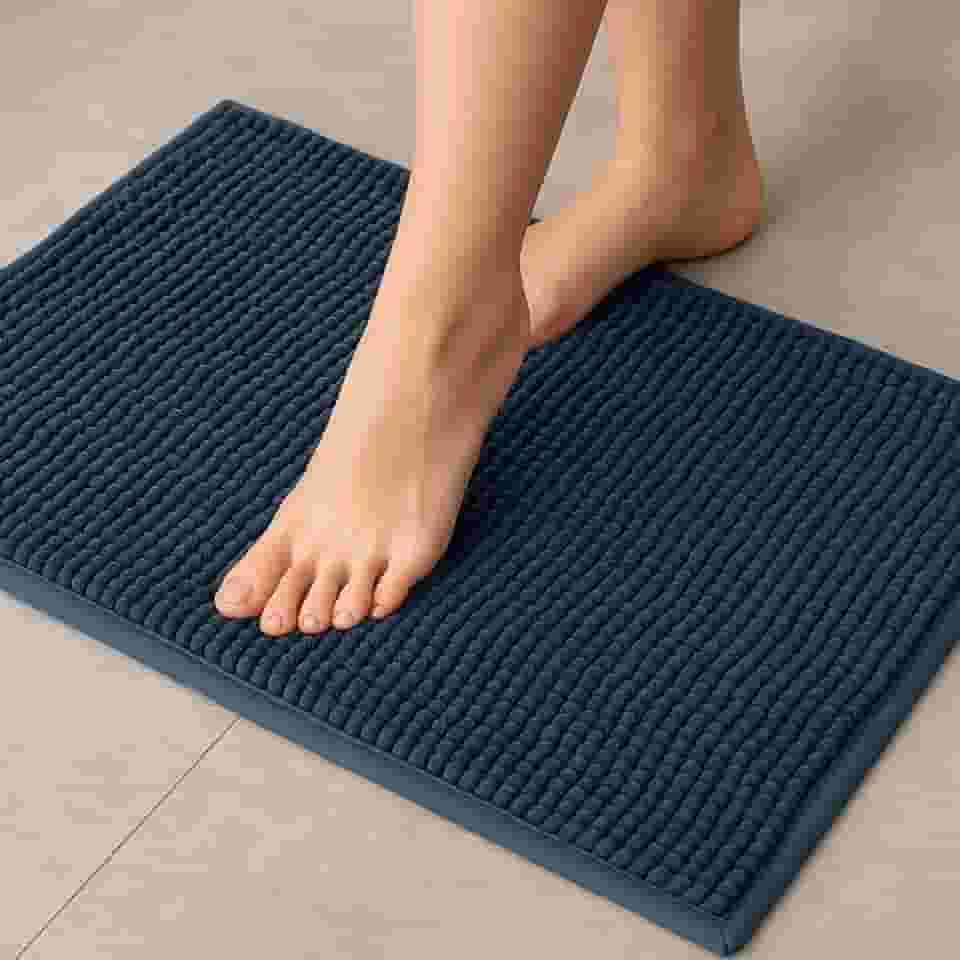 Tapete de Banheiro Microfibra Macarrão Bolinha Popcorn 40x60cm — Antiderrapante, Super Macio, Absorvente, Lavável, Secagem Rápida (Azul)