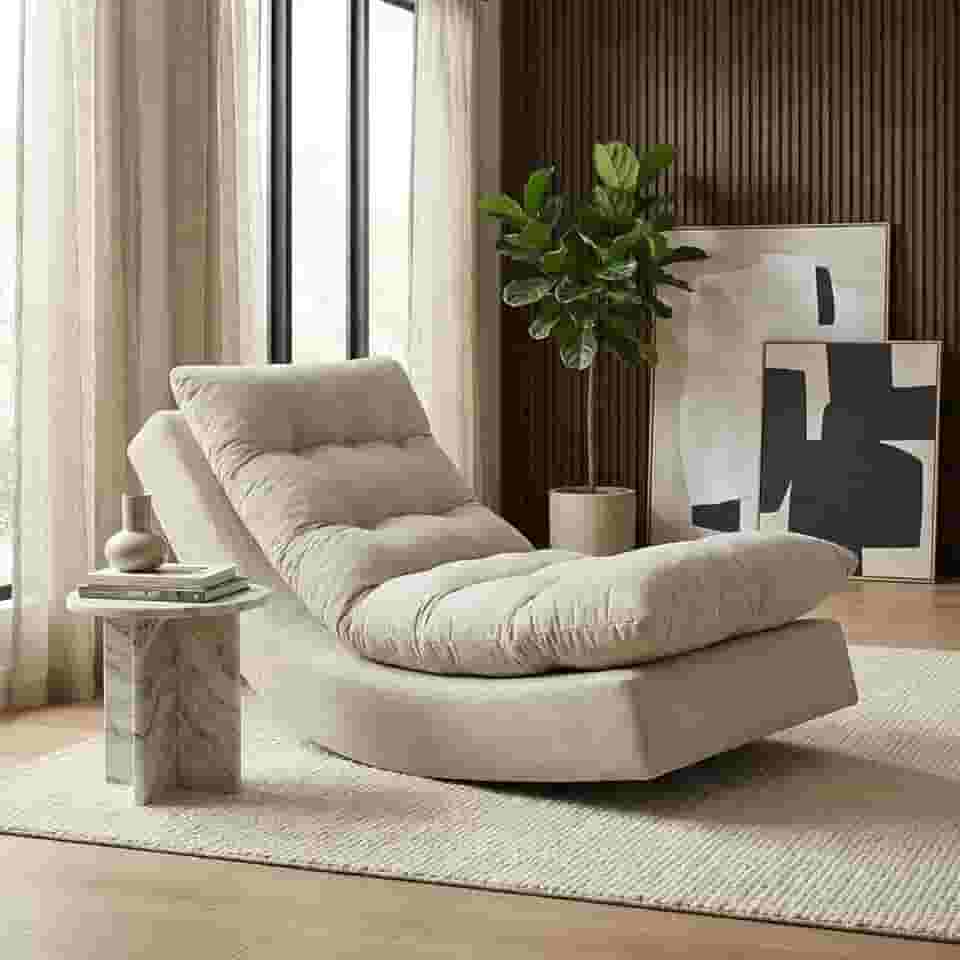 Poltrona Com Leve Balanço Bouclé Premium De Luxo Balance Para Sala Quarto Conforto Relaxante (Bege)