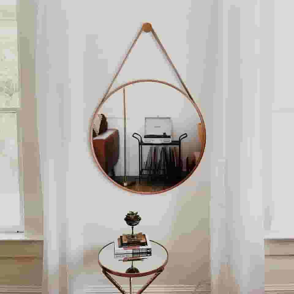 Espelho Adnet Redondo 40cm com Alça de Couro Ecológico Caramelo