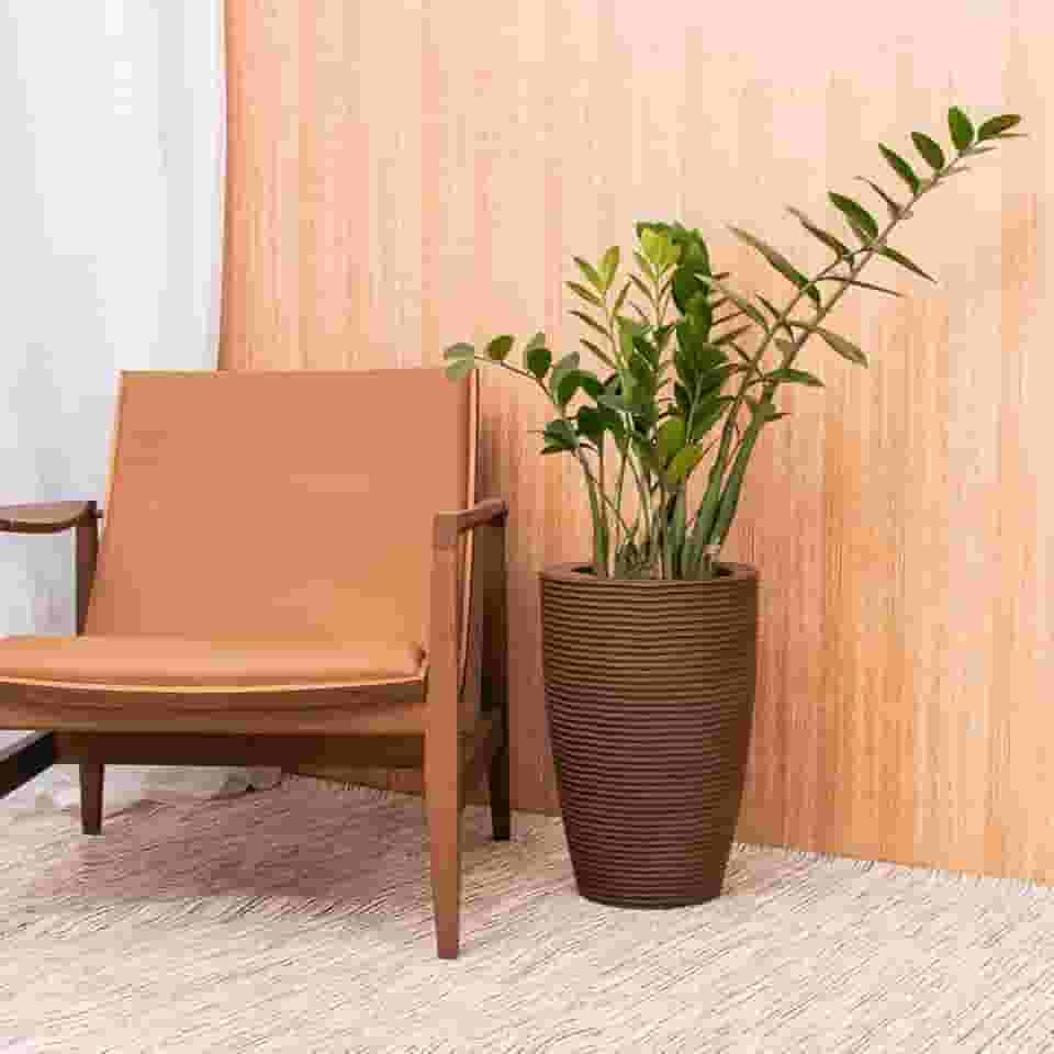 VASO POLIETILENO CONE RISCATO REDONDO P/PLANTAS E JARDINS DECORATIVO (ARGILA)