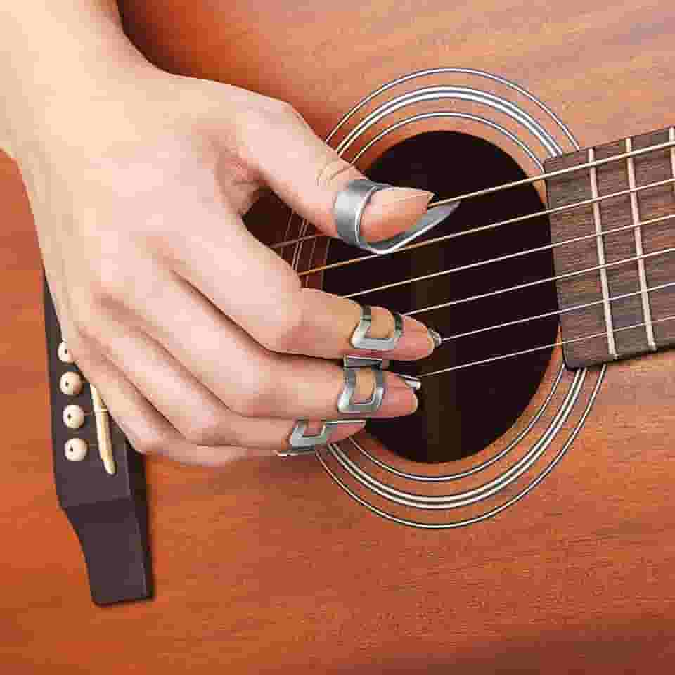 Conjunto de 4 palhetas de guitarra de metal - capas prateadas para palheta de dedo, mangas de dedo para polegar para guitarra acústica e elétrica