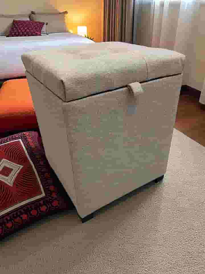 Puff Baú Toquio Estofado Em Linho - Bege