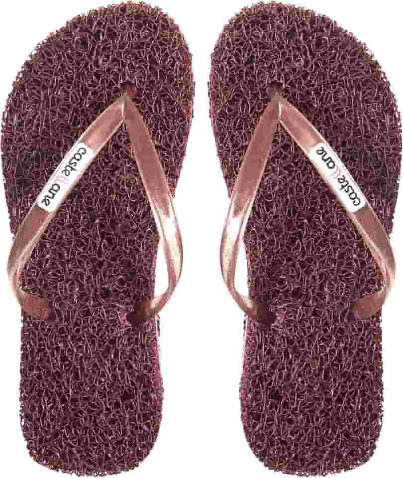 Chinelo Confort Feminino indicado para pessoas que sofrem com Fascite Plantar, esporão de calcâneo, Hiperidrose PLantar e Neuroma de Morton, além disso, dá a sensação de estar pisando em um tapete macio.