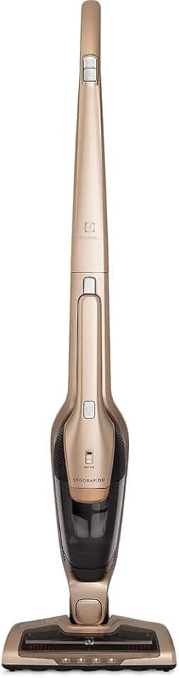 Aspirador de Pó vertical bateria ergorapido 2 em 1 Electrolux 45 min Luz LED pedal limpeza facil escova rotativa bocal extra pelos animais luz frontal LED capacidade 460Ml ERG26 Bivolt Dourado