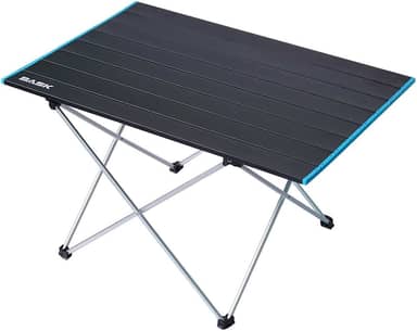 BASK Mesa Dobrável Portátil de Alumínio (40,5 x 40 x 56 cm), Ultraleve 1,7 kg, Suporta 20 kg, Compacta com Bolsa de Transporte para Camping, Praia, Churrasco, Preta com Bordas Azuis