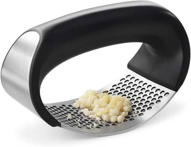 Espremedor e Amassador de Alho Manual em Aço Inoxidável com Alça Ergonômica em ABS, Fácil Limpeza e Alta Durabilidade para o seu dia a dia