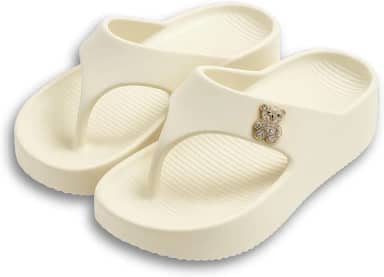 Chinelo Sandália Feminina Nuvem 100% EVA – Leve, Macio e Confortável, Solado Antiderrapante, Pingente Ursinho – Cores: Preto, Rosa, Creme – Numeração 35 ao 40