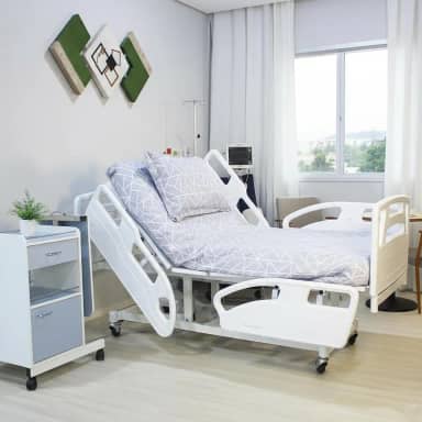 Cama Hospitalar Motorizada 1037.AS Para Idosos 9 Movimentos Elétrica com Elevação de Leito, Estrutura Reforçada - Luxo Segurança e Conforto