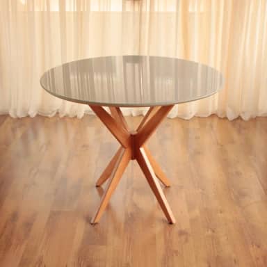 Mesa de Jantar Redonda Laqueada Tampo com Vidro Base Estrela em Madeira Maciça Mel (90 CM)