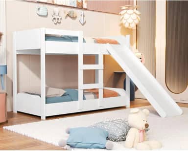 Beliche Infantil Flora com Escorregador Grade de Proteção e Escada Lateral Estrutura em MDF Cor Branco Design Divertido e Seguro para Crianças