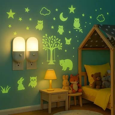 Abajur LED Mini Noturno Bivolt para Quarto Infantil: Luminária de Tomada em Acrílico - Luz Suave e Confortável para Bebês e Crianças Decora com um toque Suave e Elegante Cor Branco