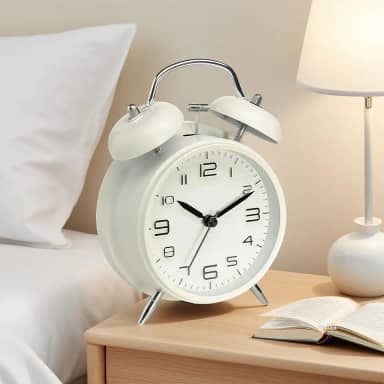 Despertador duplo de 10 cm para pessoas com sono pesado, luz de fundo, despertador à moda antiga operado por bateria para quartos (mostrador 3D, branco)