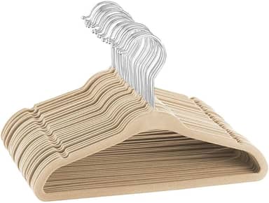 Kit com 10, 20, 30, 40, 50, 100 Unidades de Cabides de Veludo Adulto Slim Ultra fino Antiderrapante Roupas Gancho 360° Organizador Armário Closet Reforçado Multifuncional Não Escorrega (10, Bege/Nude)