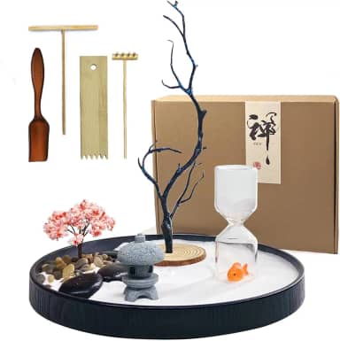Jardim Zen de mesa com ampulheta recarregável e peixe Koi – Kit de jardim de pedras japonês em miniatura com areia, ancinho e acessórios – Decoração de mesa para alívio de estresse para casa e