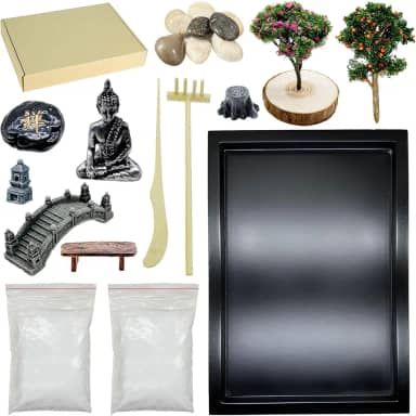 Woohome Mini kit de jardim de areia Zen, mini kit de jardim zen, kit de decoração zen com areia branca, pedras, mini cadeiras, torres, pontes, modelos de árvores para decoração de mesa de escritório