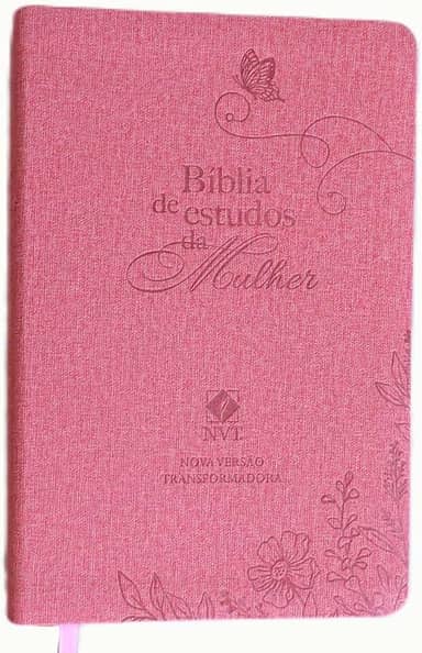 Biblia de estudos da mulher rosa: Com estudos e reflexões de gênesis a apocalipse