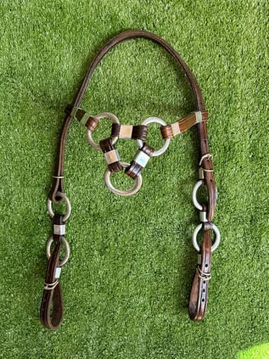 cabeçada modelo em couro com argola modelo para cavalos