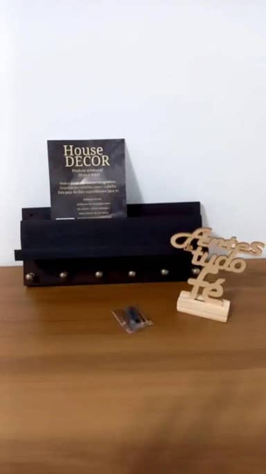 porta chave em madeira com imbuia com espaço para carteira documento