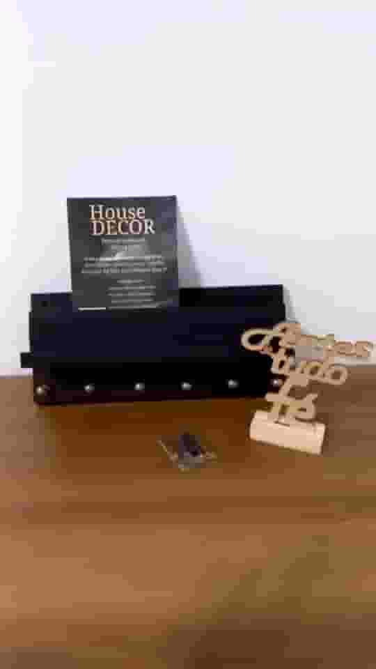 porta chave em madeira com imbuia com espaço para carteira documento