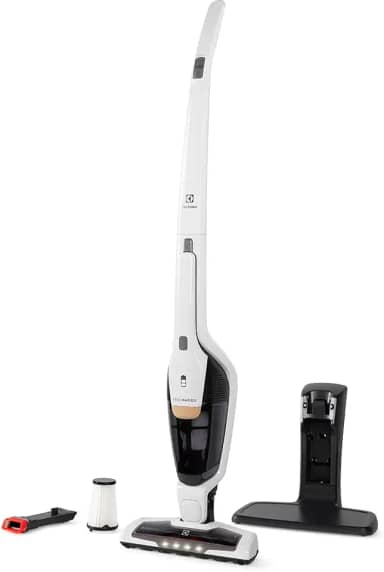 Aspirador de Pó vertical bateria Ergorapido 2 em 1 Electrolux 38 min base recarregamento luz frontal LED pedal limpeza facil da escova rotativa aspira escova capacidade 420Ml ERG25B Bivolt branco