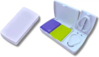 Kit Porta Comprimidos Retangular com Cortador Integrado – Estojo de Viagem Prático e Compacto