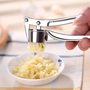 Espremedor de alho manual de aço inoxidável triturador de alho ergonômico ferramenta de cozinha portátil para picar alho gengibre fácil de limpar e à prova de ferrugem