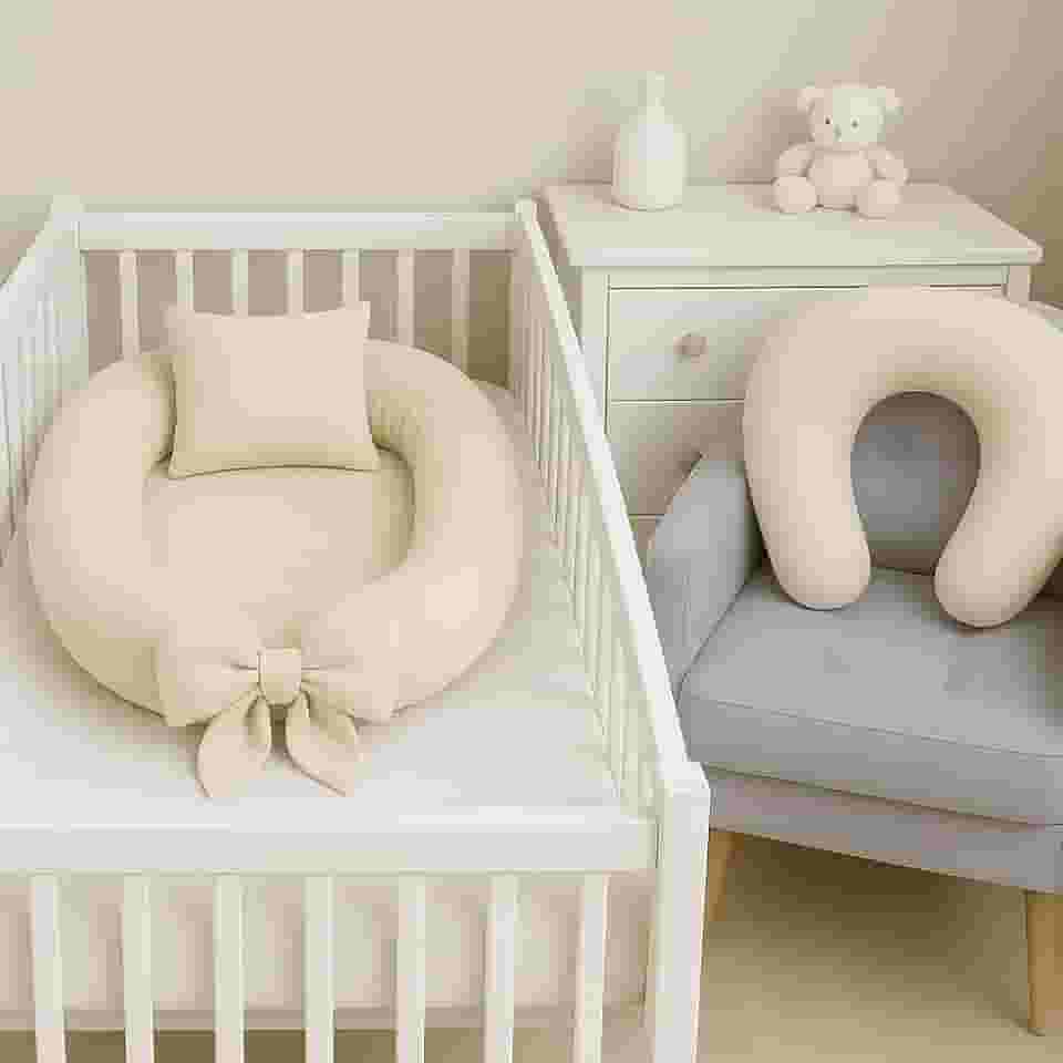 Kit Ninho Redutor de Berço e Almofada Amamentação Percal 400 Fios Cores Lisas (Palha)