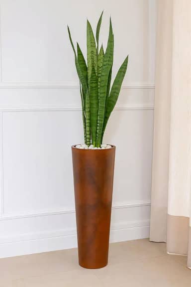 vaso decorativo para plantas coluna lisa ibiza marmorizada 70cm de altura (Marrom)