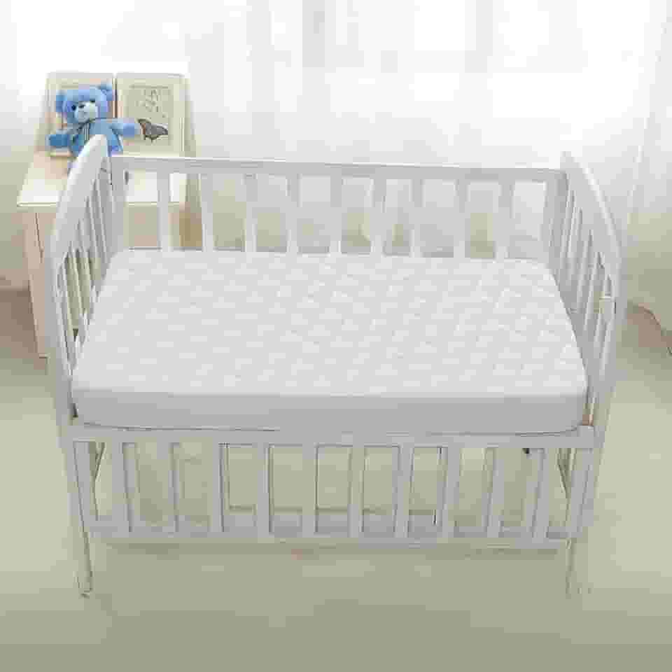 Capa de Colchão Impermeável Matelada para Berço Padrão Americano Anti Xixi Bebe Branco