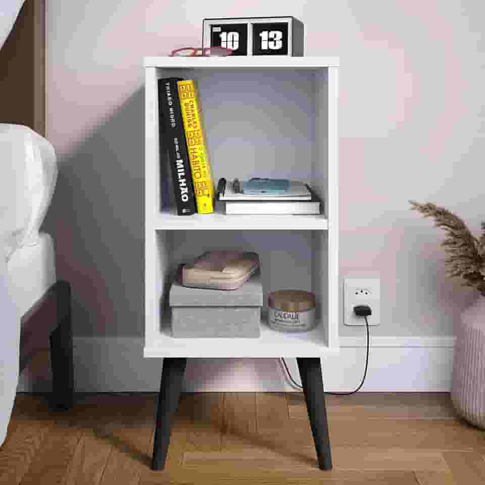 Mesa de Cabeceira Compacta Retrô com Prateleira Charme (Branco)
