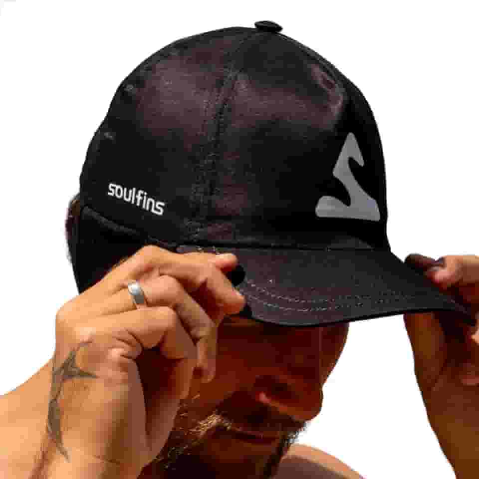 Boné Soulfins Surf Esportes Aquáticos UV50+ Secagem Rápida Ajustável Preto