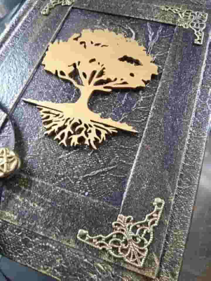 Grimório das Sombras Artesanal Árvore da Vida, Capa Couro com Detalhes Dourados, 120 Folhas sem Pauta, 15,5 x 22,5 cm, Livro para Anotações Místicas e Esotéricas