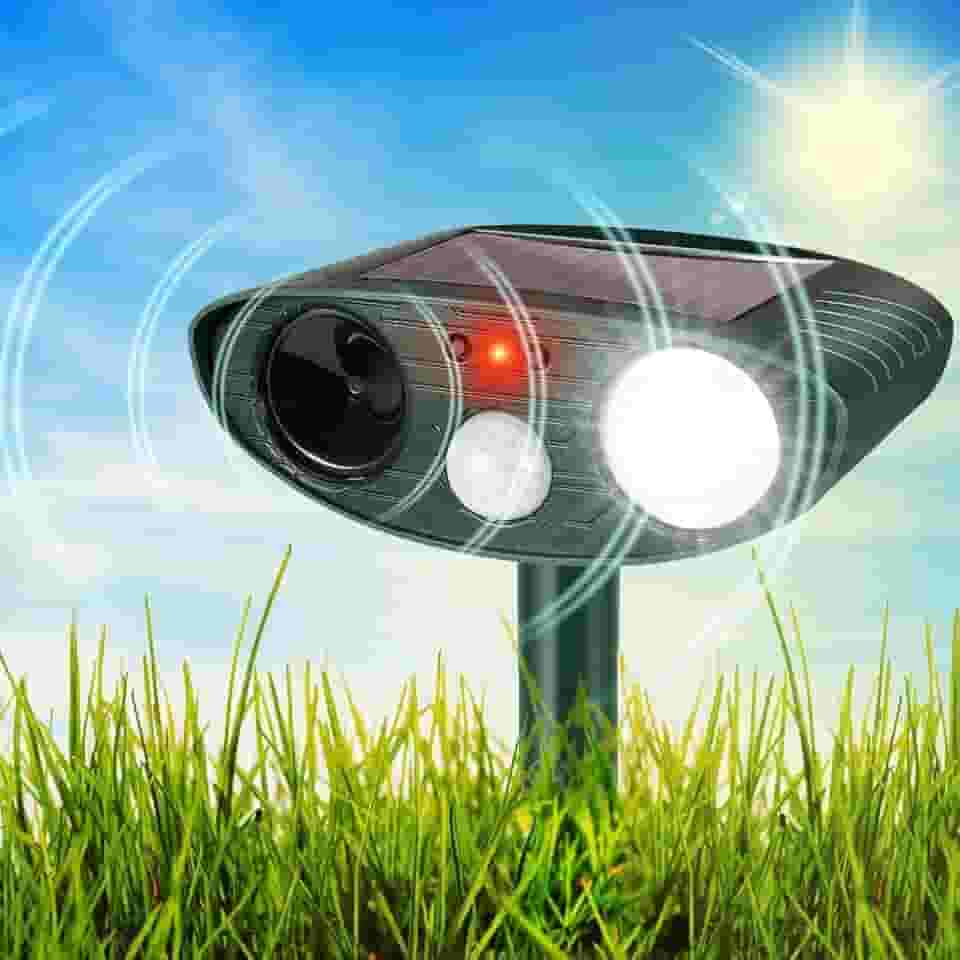 Assustador de gatos Repelente de gatos Ultrassônico movido a energia solar Dissuasores de animais para jardins Luz piscante Sensor de movimento Repelente de pragas à prova d'água para cães Raposas P