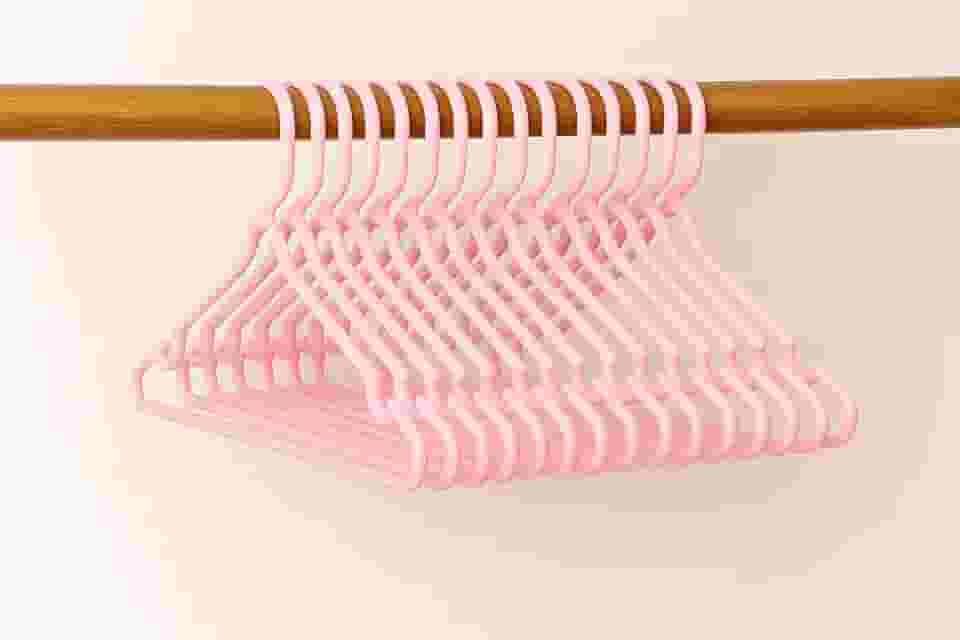 Cabide Infantil Kit 12 Cabides Infantis Reforçado Multiuso Vestidos Calças Camisetas Bermudas ROSA Resistentes Leves Roupas Criança Bebê Closet