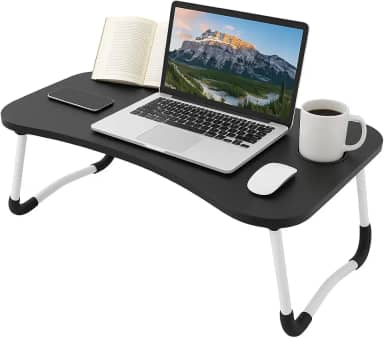 Mesa Dobrável Portátil Articulada para Notebook Laptop – Uso em Home Office Cama, Sofá e Escritório | Com Porta-Copos | Ergonômica, MDF Reforçado, Leve e Dobrável Porta Tablet Linha Premium