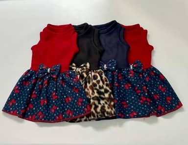 Vestido de Soft para Pet com Laço e Strass - Confortável, Estiloso e Prático - Tamanhos PP, P, M, G e GG - Ideal para Passeios e Ocasiões Especiais (PP)