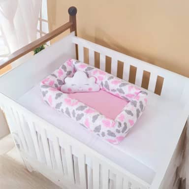 Ninho Redutor de Berço Quadrado com Almofada Nuvem, 70 x 45 x 15 cm, 100% Algodão (Nuvem Rosa)