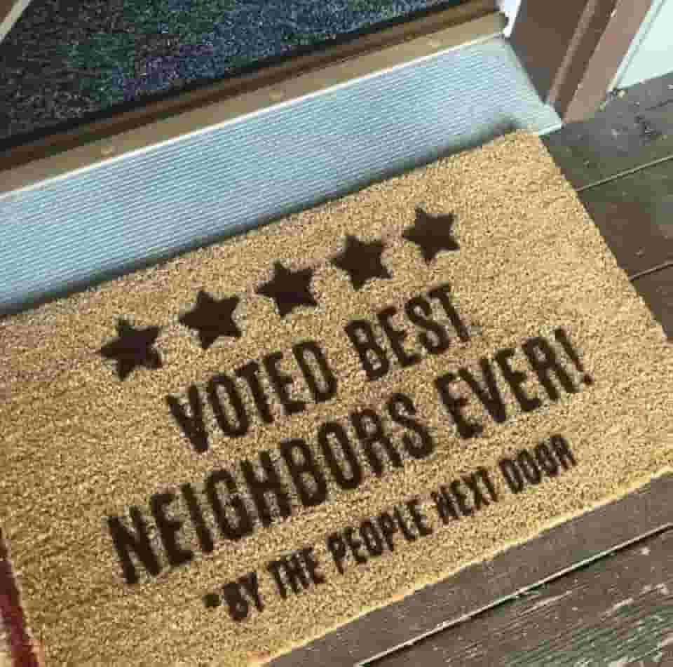 Voted Best Neighbors Ever 5-Star Review Capacho engraçado presente de vizinhos tapete de boas-vindas tapete de porta de bairro presente de inauguração de casa de banho capacho de casa de banho 50 x 81