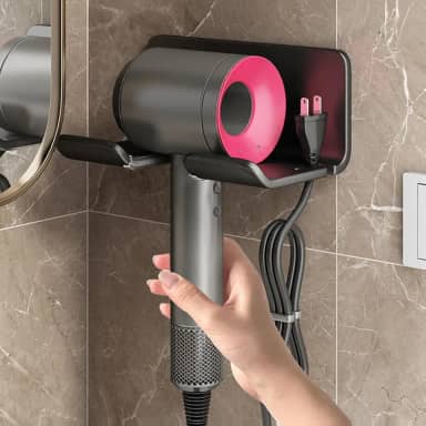 Suporte universal para secador de cabelo, suporte de parede para secadores de cabelo, sem perfuração, com plugue e organizador de cabo de alimentação, autoadesivo para armário de banheiro (preto)