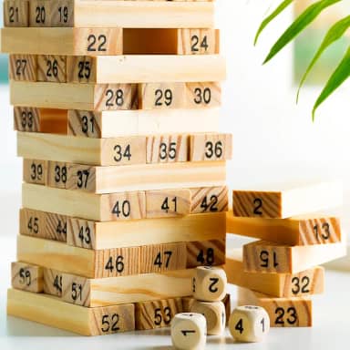 Brinquedo Torre Numérica de Blocos Empilháveis de Madeira, 54 Peças com 4 Dados Tamanho Pequeno Jogo em Família Presente Educativo Torre De Equilíbrio