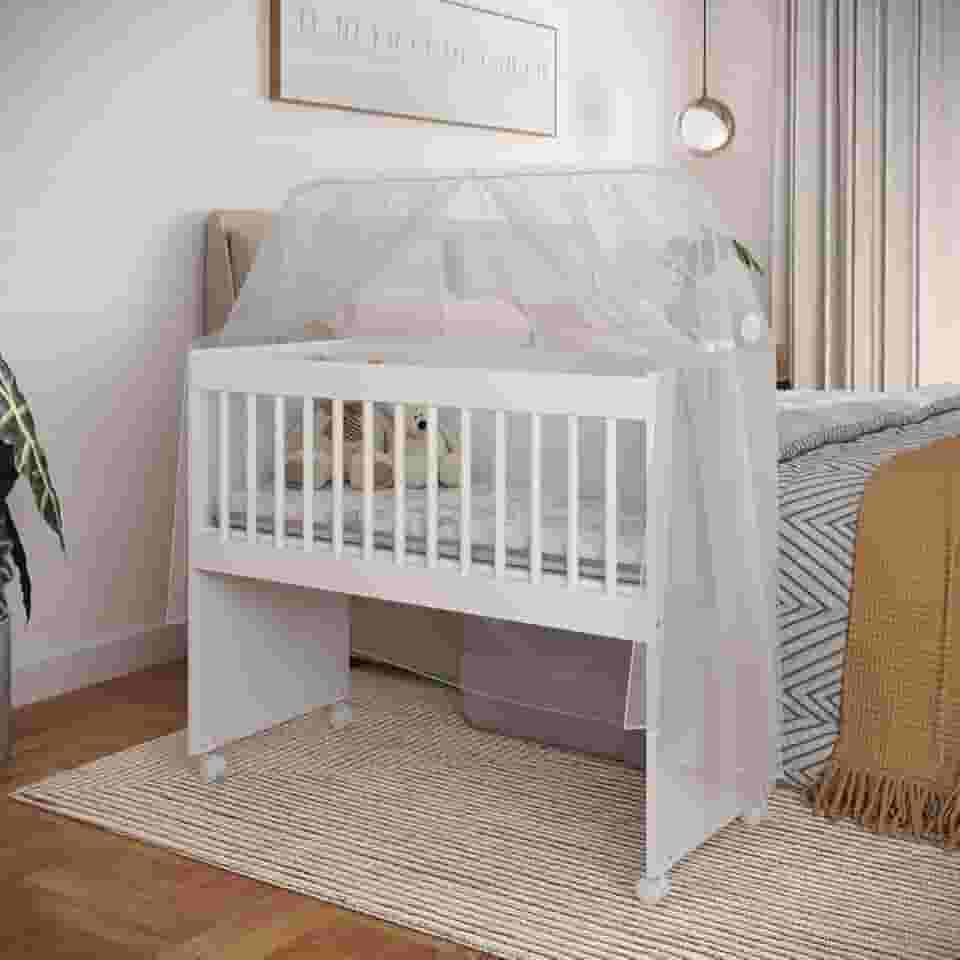 Mini Berço Com Rodas Colchão E Suporte Mosquiteiro Moisés Multifuncional Mini Chiqueirinho Variável Mesinha Versátil (Moisés Branco)